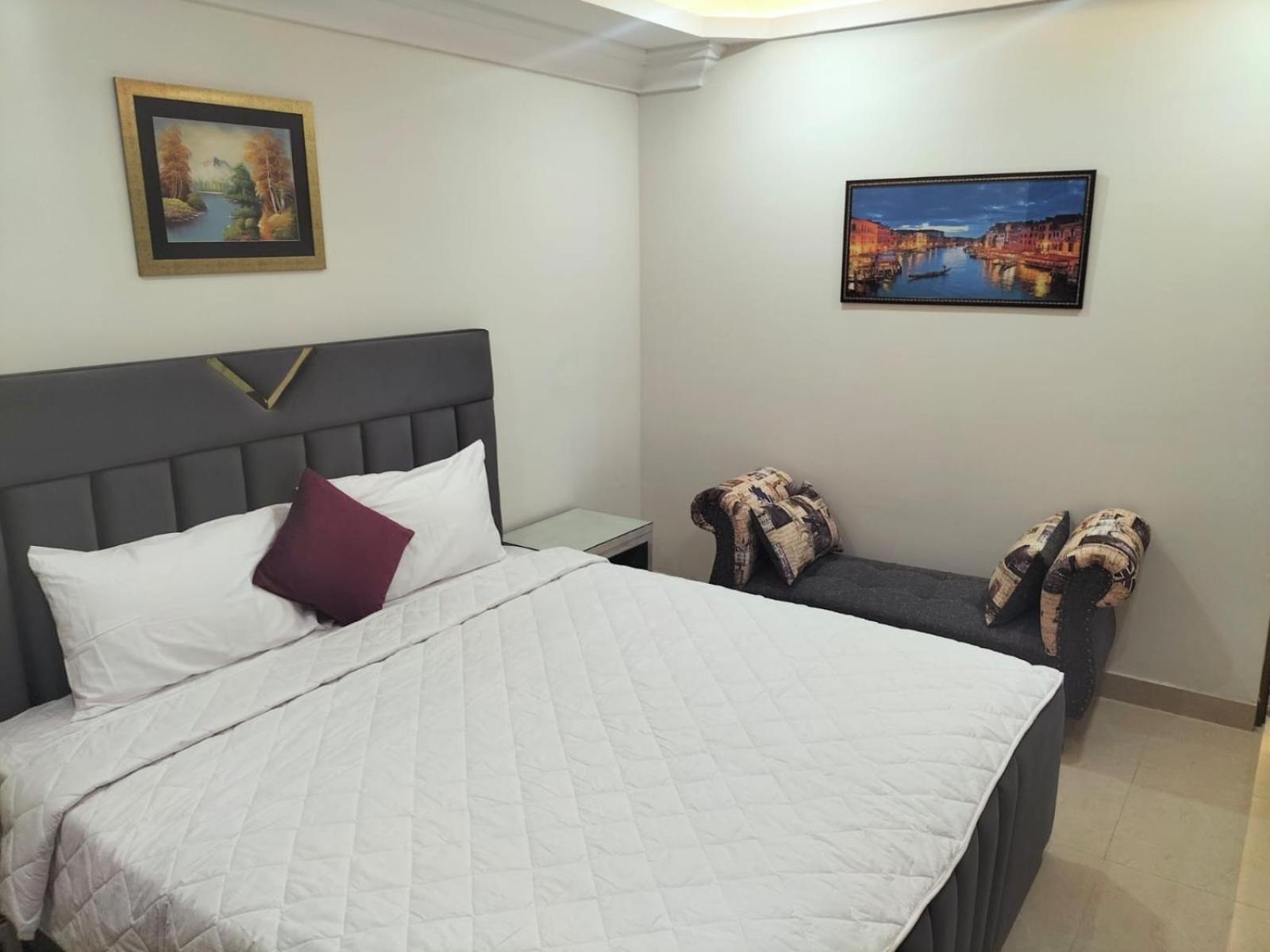Royal Galaxy Hotel & Residence - Near Islamabad International Airport & Motorway מראה חיצוני תמונה