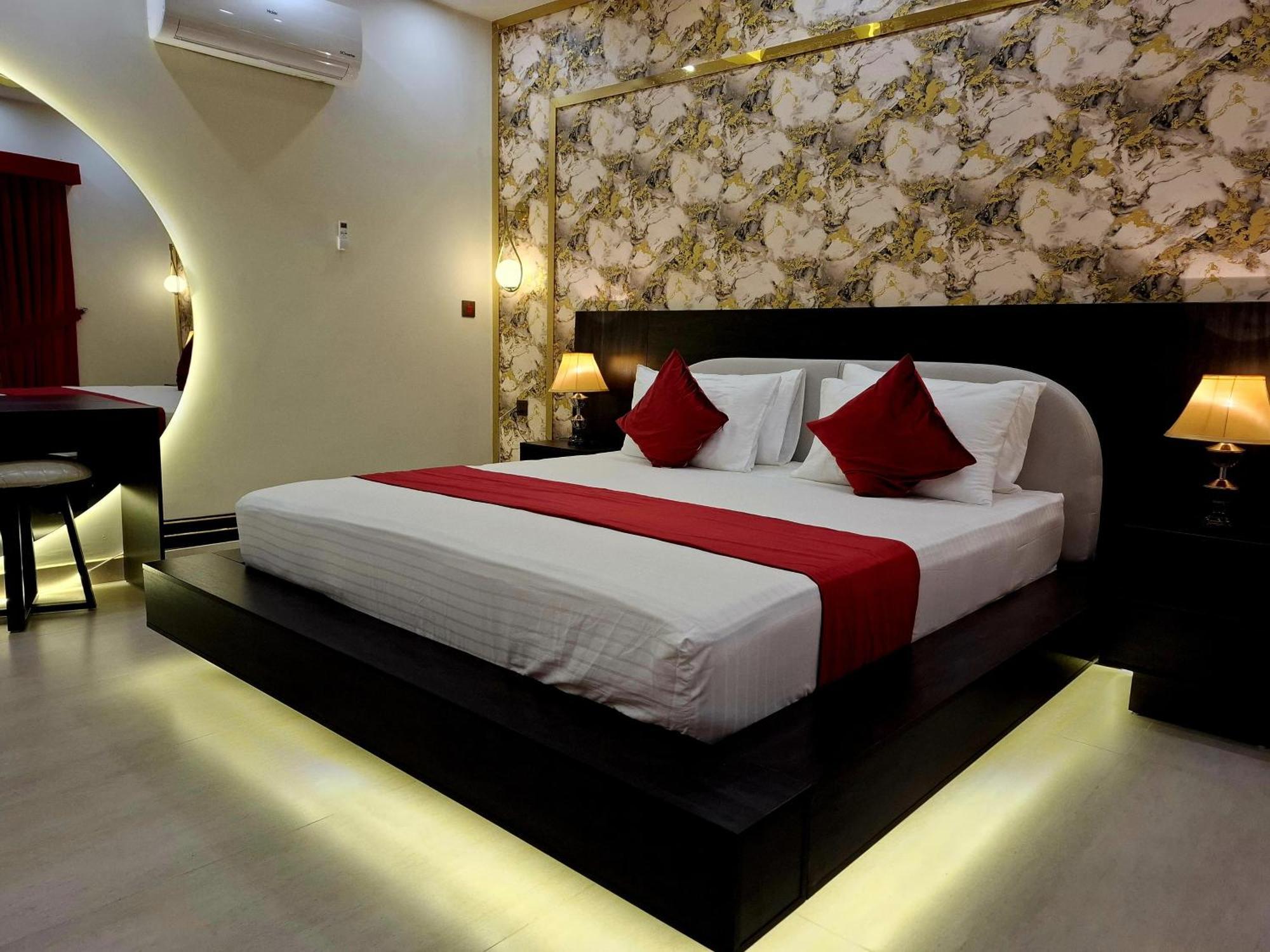Royal Galaxy Hotel & Residence - Near Islamabad International Airport & Motorway מראה חיצוני תמונה